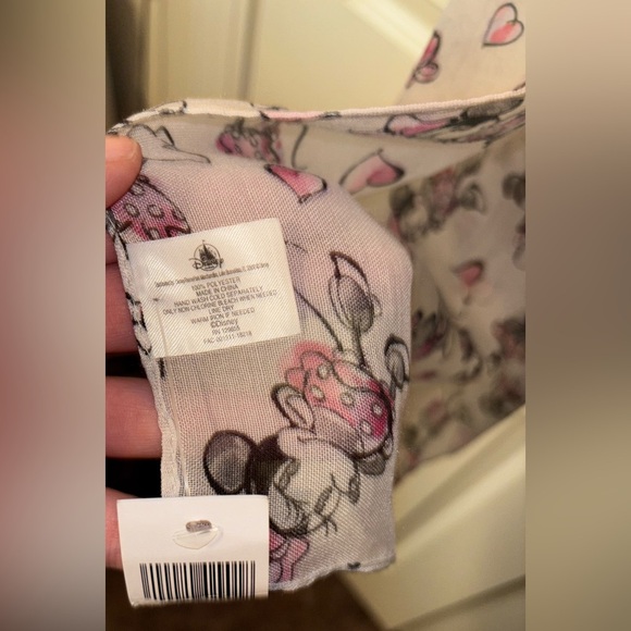 Disney Parks Gray and Pink Minnie Mouse Hearts Sketch Print Scarf A00310 - Picture 4 of 4